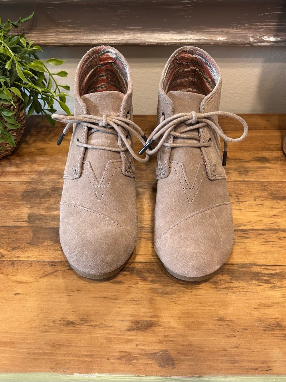 TOMS “Kala”Suede Wedge Booties Desert Taupe Lace Up Ankle Boots Women's Size 7